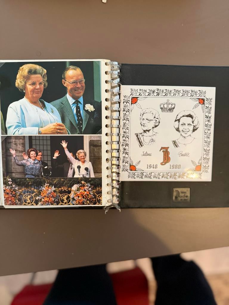 Koninklijk album: Juliana, Beatrix, ansichtkaarten, Ophalen of Verzenden, Gebruikt, Nederland, Kaart, Foto of Prent