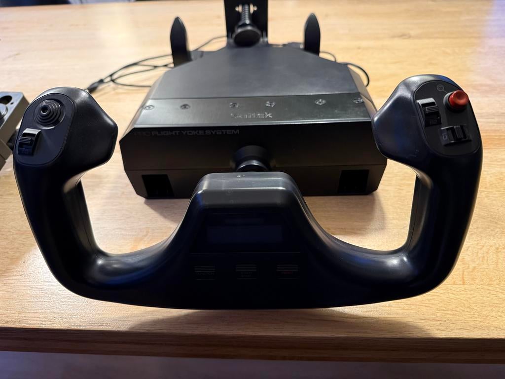 Logitech Saitek Flight Yoke System met Throttle, Ophalen of Verzenden, Gebruikt