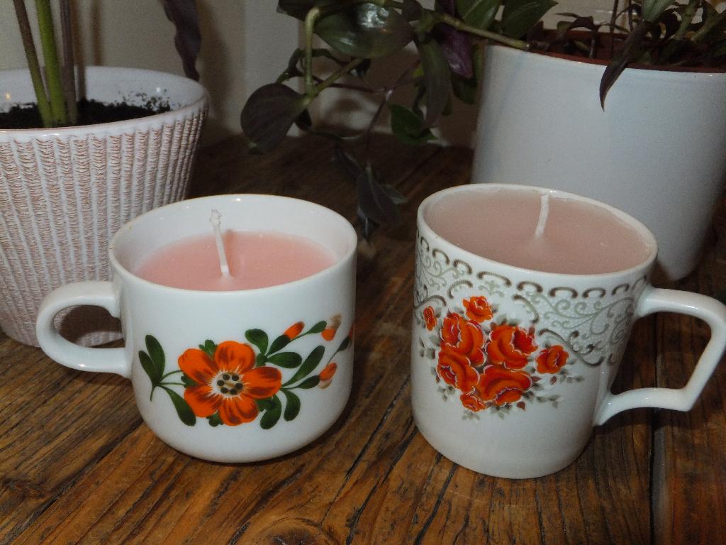met verzenden set vintage kopjes, kaarsen leuke bloemetjes, Ophalen