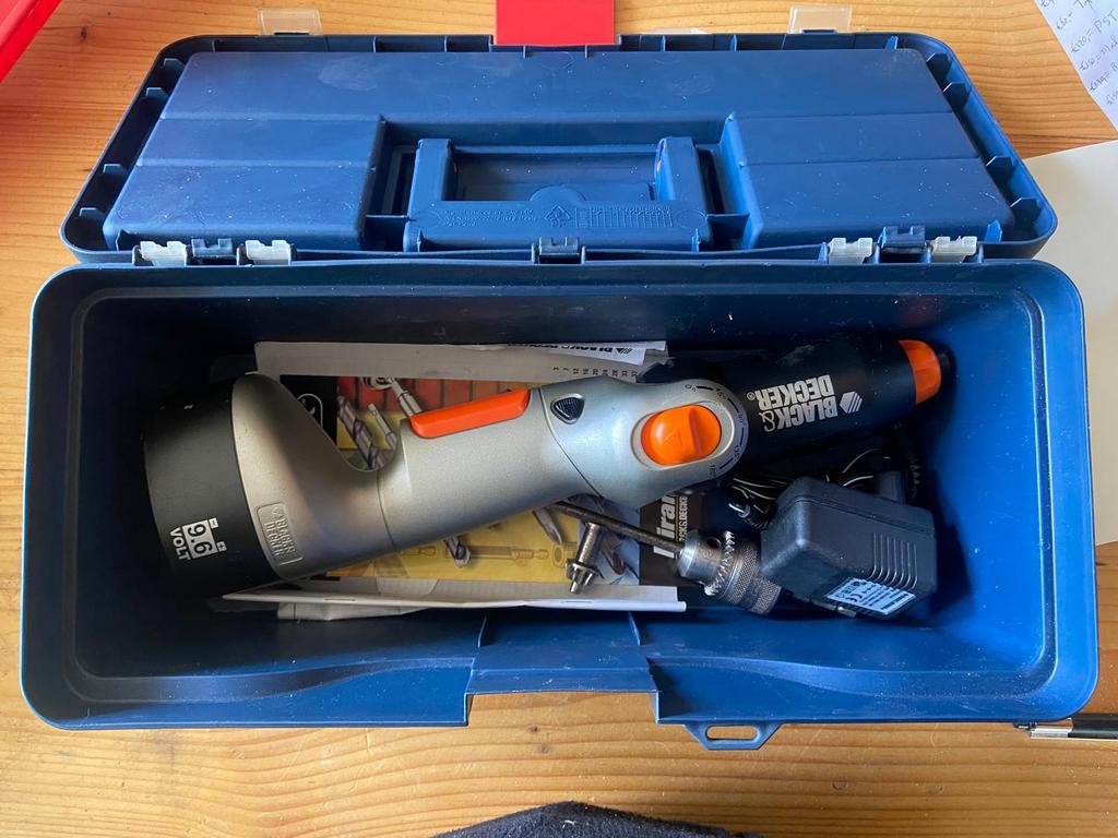 9,6v accu schroefboormachine met 90 graden draaibare kop., Ophalen of Verzenden, Zo goed als nieuw, Minder dan 600 watt, Excentrische schuurmachine