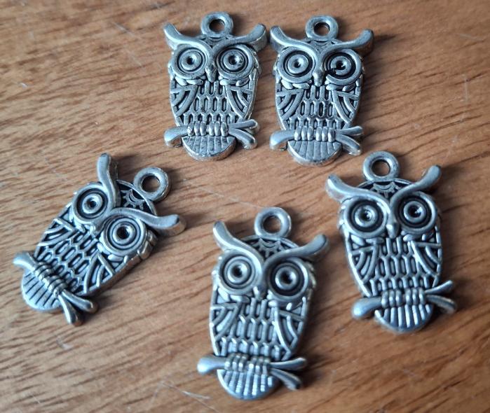 5 stuks zilverkleur bedels uiltje. 22,8x14,1 mm, Ophalen of Verzenden, Nieuw, Bedel