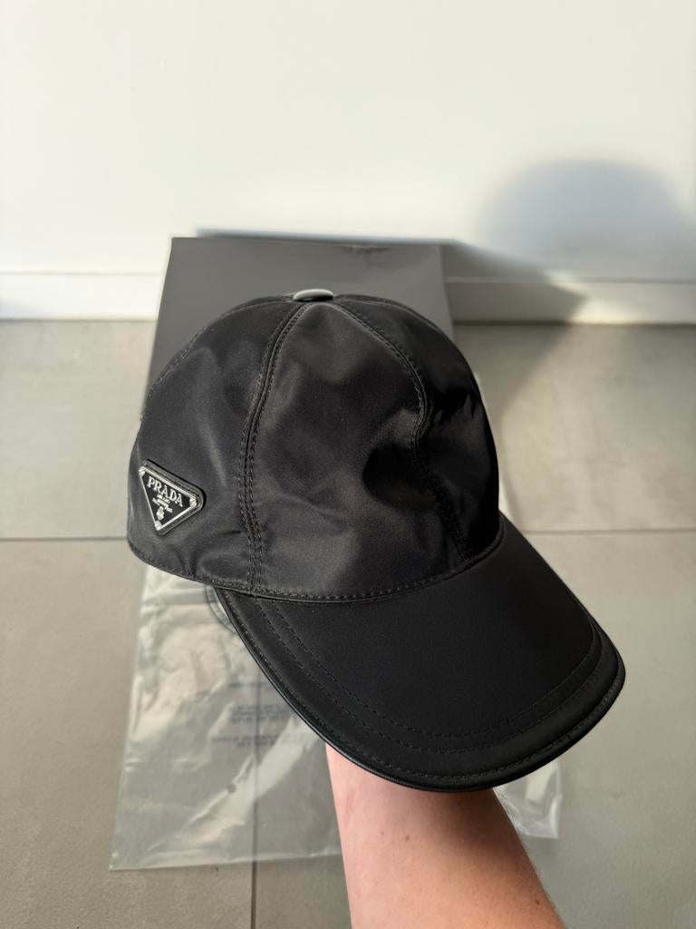 Prada pet heren, Ophalen, Zo goed als nieuw, One size fits all, Pet