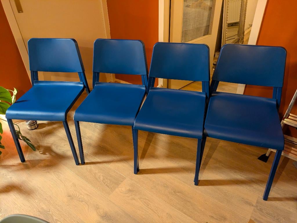 Teodores stoelen, Huis en Inrichting, Stoelen, Gebruikt, Vier, Kunststof, Metaal, Blauw, Ophalen