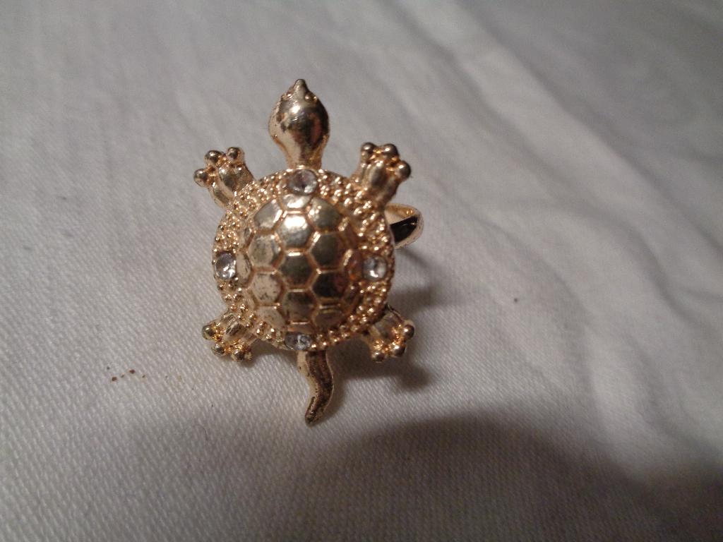 goudkl schildpad met strass past altijd, Sieraden, Tassen en Uiterlijk, Ringen, Overige materialen, Nieuw, Ophalen of Verzenden