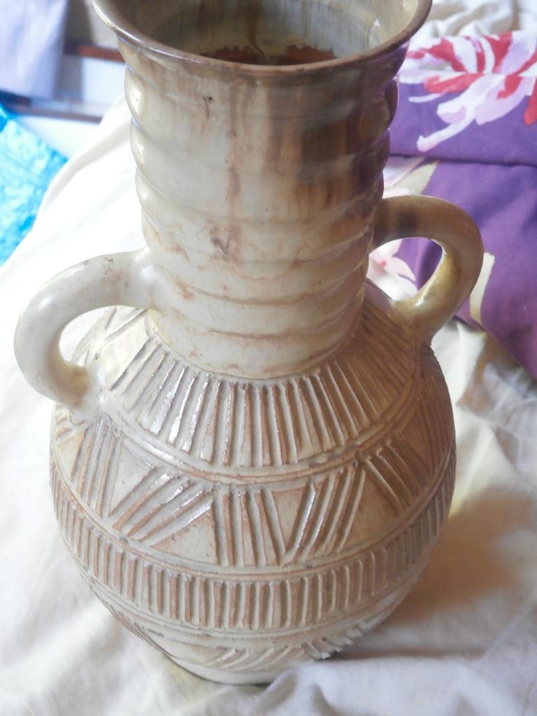 Friese kerfsnede Vaas ??? met grote letter A ig st., Gebruikt, Overige kleuren, Ophalen of Verzenden, Glas