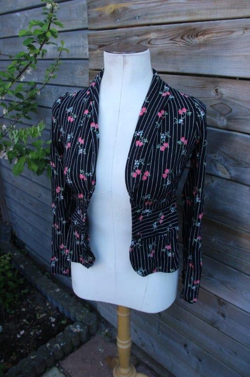 Jasje zwart/ rood King Louie mt S Vaste prijs, Zwart, Ophalen of Verzenden, Zo goed als nieuw, Jasje