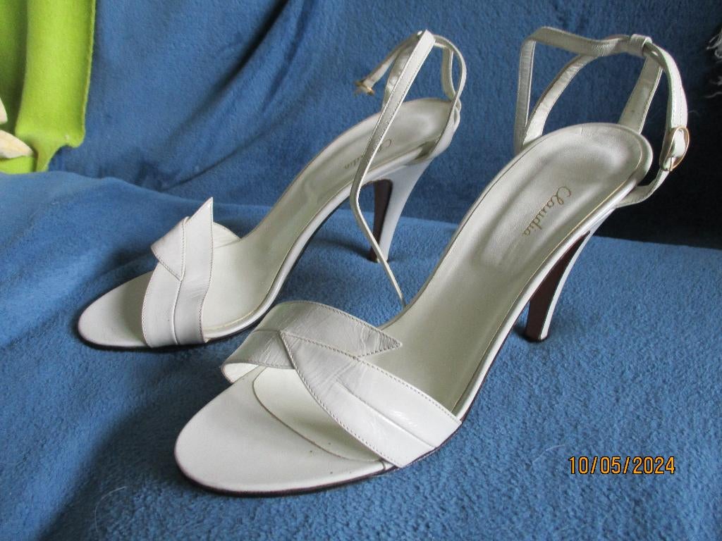 Heel mooie open pumps met hoge hak en veel bandjes, Kleding | Dames, Schoenen, Nieuw, Wit, Ophalen of Verzenden