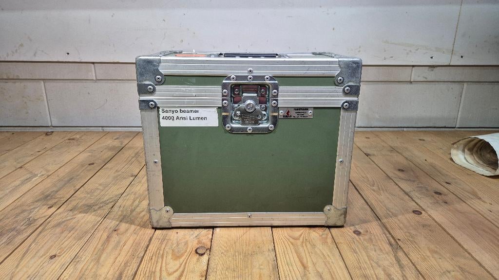 Sanyo Pro Projector + Remote en flightcase, Audio, Tv en Foto, Beamers, Ophalen, Sanyo, Overige resoluties, Gebruikt