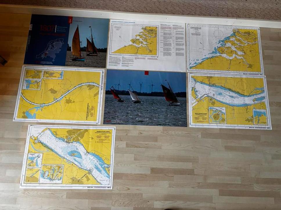 Map met Zeekaarten Zoommeer,Volkerak, Spui, enz. Kon. Marine, Ophalen of Verzenden