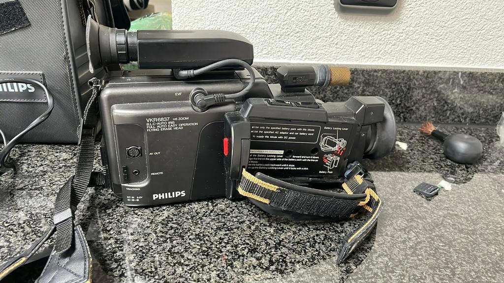 Philips VHS videocamera( is defect) met tas voor onderdelen, Ophalen, VHS of SVHS, Camera