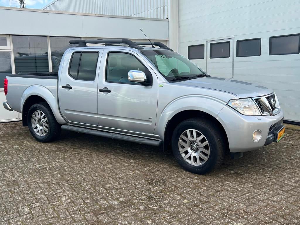 Nissan Navara 4X4 3.0 dCi Business Double Cab AUTOMAAT+LEDER, Automaat, Euro 5, Gebruikt, Zwart