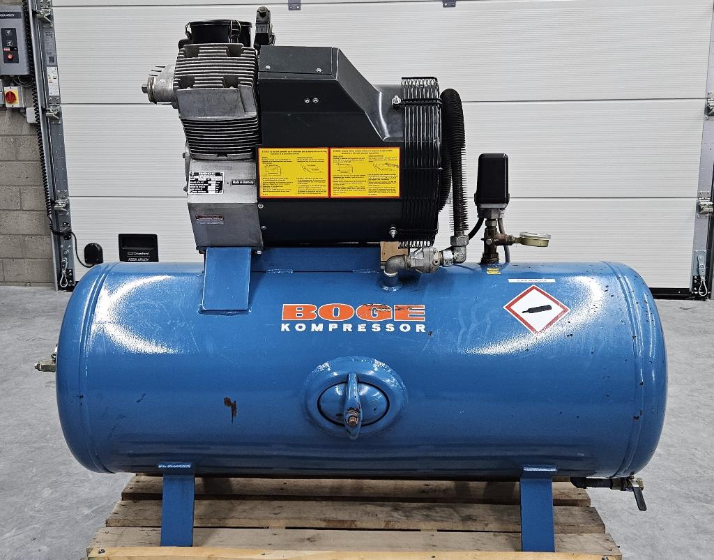 Industriele luchtcompressor BOGE 700-10/250, Zo goed als nieuw, Geluidgedempt, 10 bar of meer, 100 liter of meer