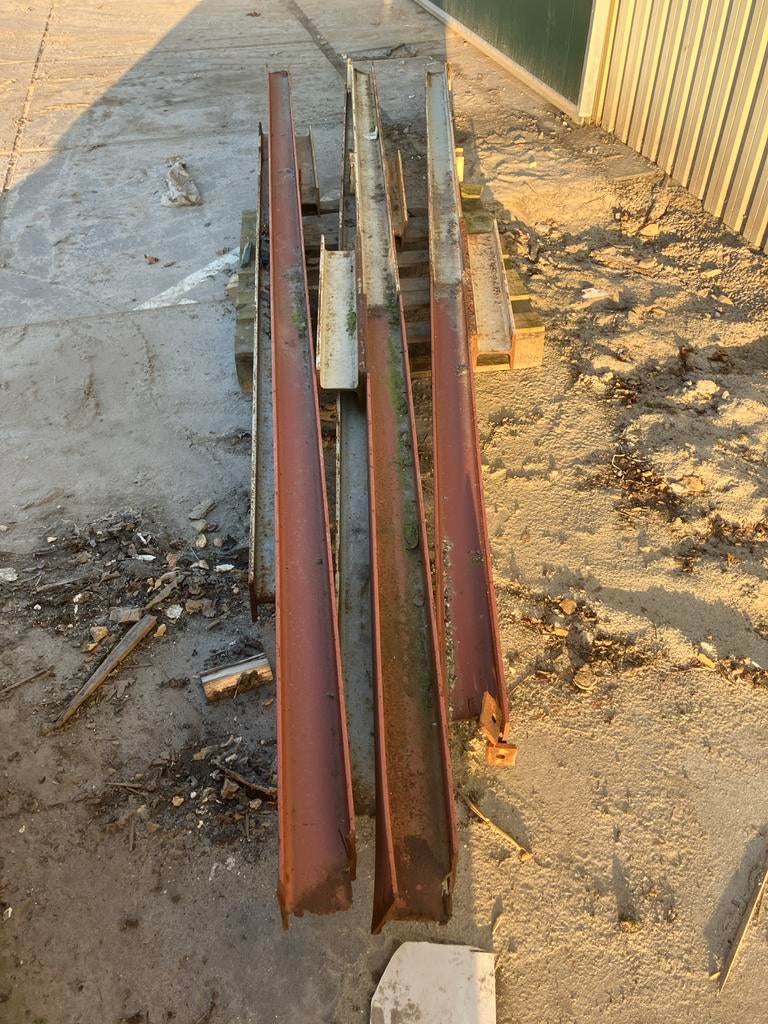 Stalen H-balken, ruim 4 meter lang, Doe-het-zelf en Verbouw, Metalen, Ophalen, Gebruikt, IJzer