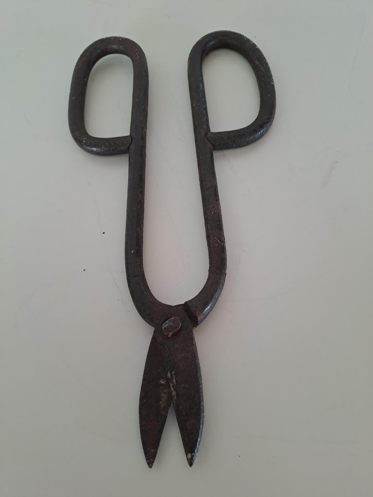 Antieke glasschaar van smeedijzer, Ophalen