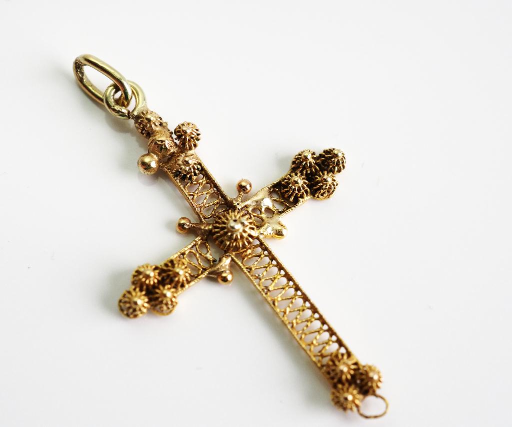 14 krt gouden kruis met zeeuwse knopjes, Ophalen of Verzenden, Goud, Hanger