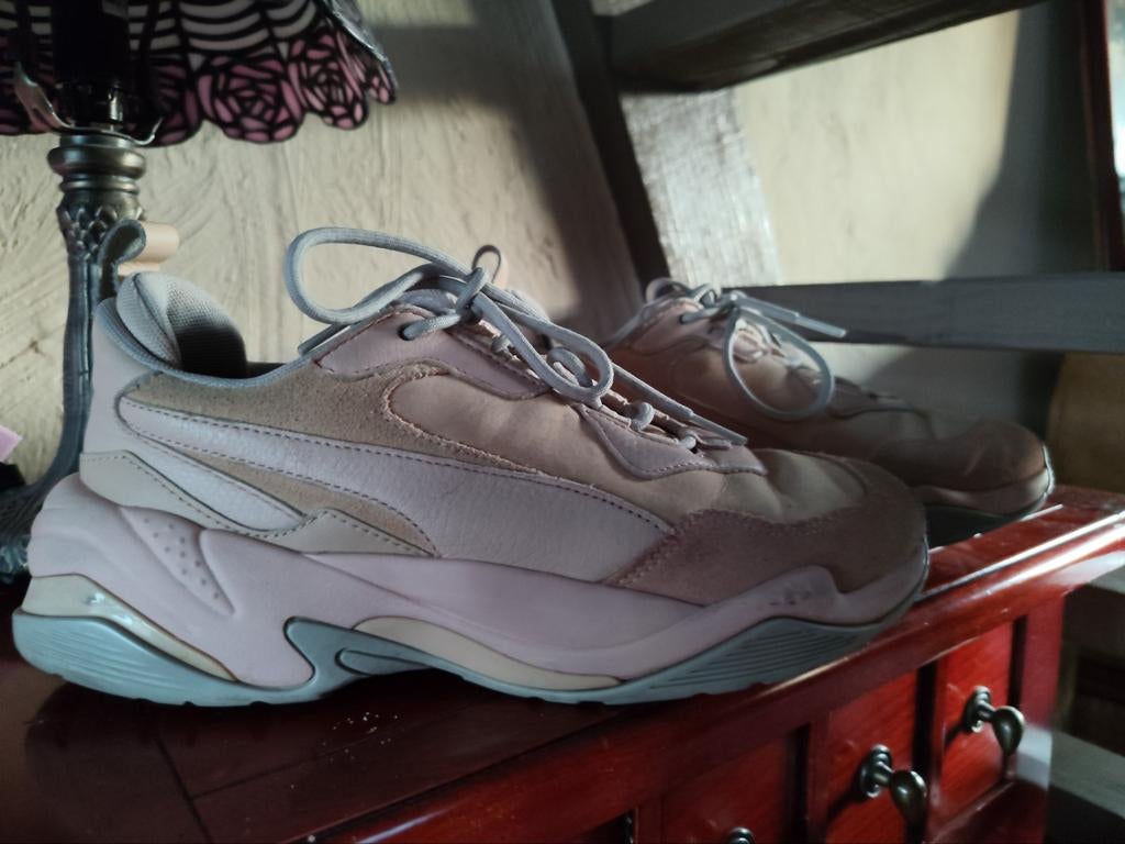 Puma roze/ beige sneakers 39, Dieren en Toebehoren, Paarden en Pony's | Dekens en Dekjes, Ophalen of Verzenden