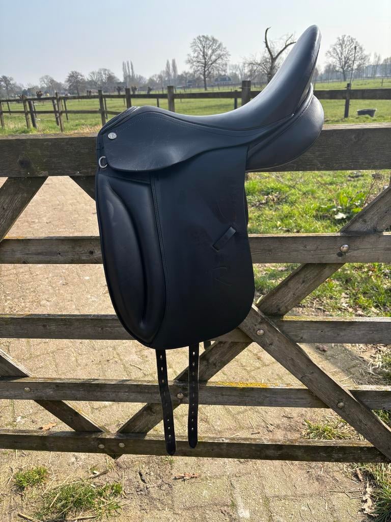 Een rossner dressuur zadel 18’ MW, Ophalen, Gebruikt, Dressuur