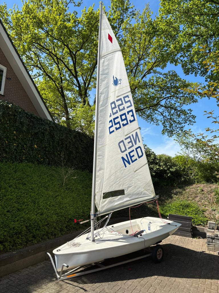 Splash zeilboot NED 2593 met strandtrailer, Watersport en Boten, Open zeilboten, Ophalen, Geen motor, Gebruikt, Overige brandstoffen