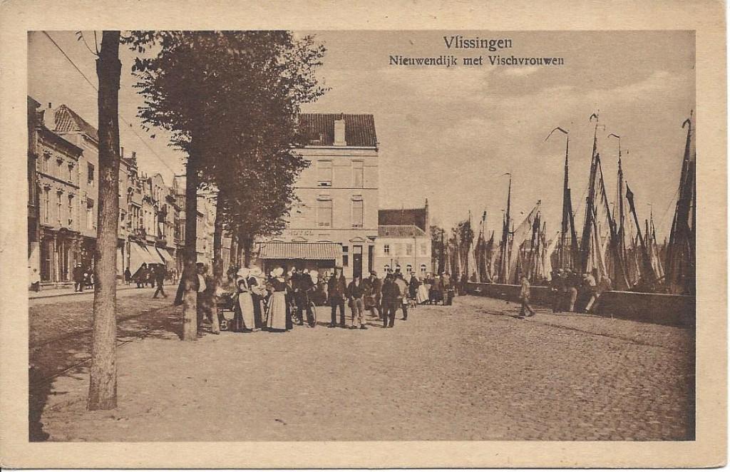 Vlissingen (Zld.) Nieuwendijk met Vischvrouwen, Klederdracht, Ophalen of Verzenden, Voor 1920, Ongelopen, Zeeland