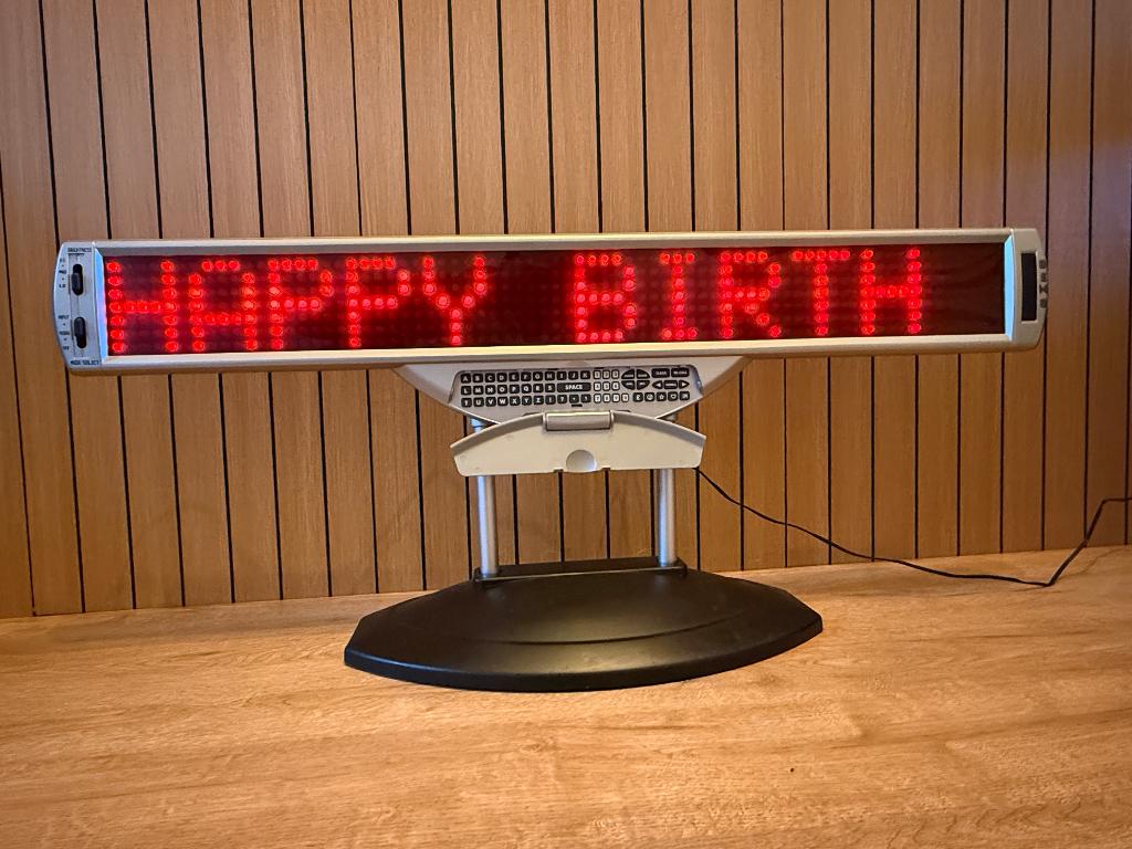 zgan led lichtkrant op standaard - eigen teksten en symbolen, Ophalen of Verzenden, Zo goed als nieuw