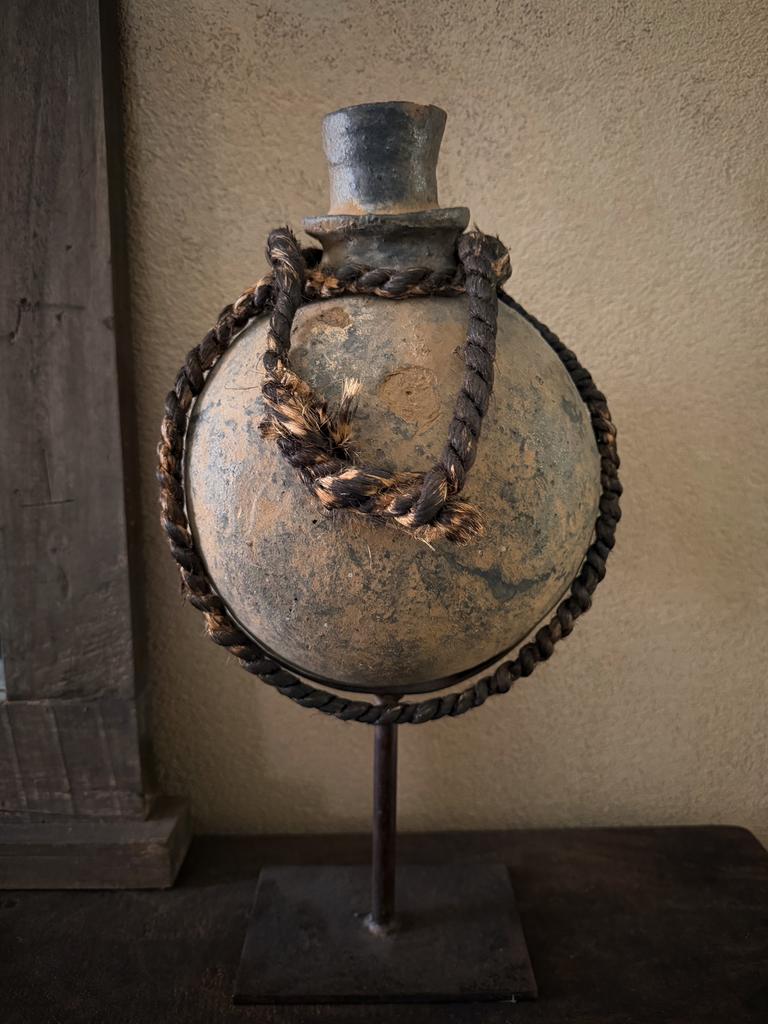 Nepalese kruik op voet, Huis en Inrichting, Ophalen, Nieuw