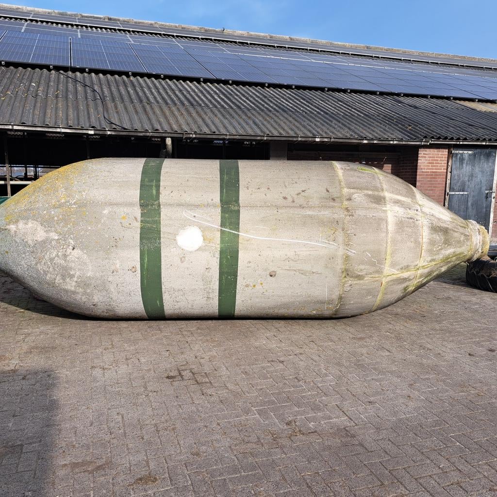 Silo, geschikt als dierenschuilplaats, Ophalen