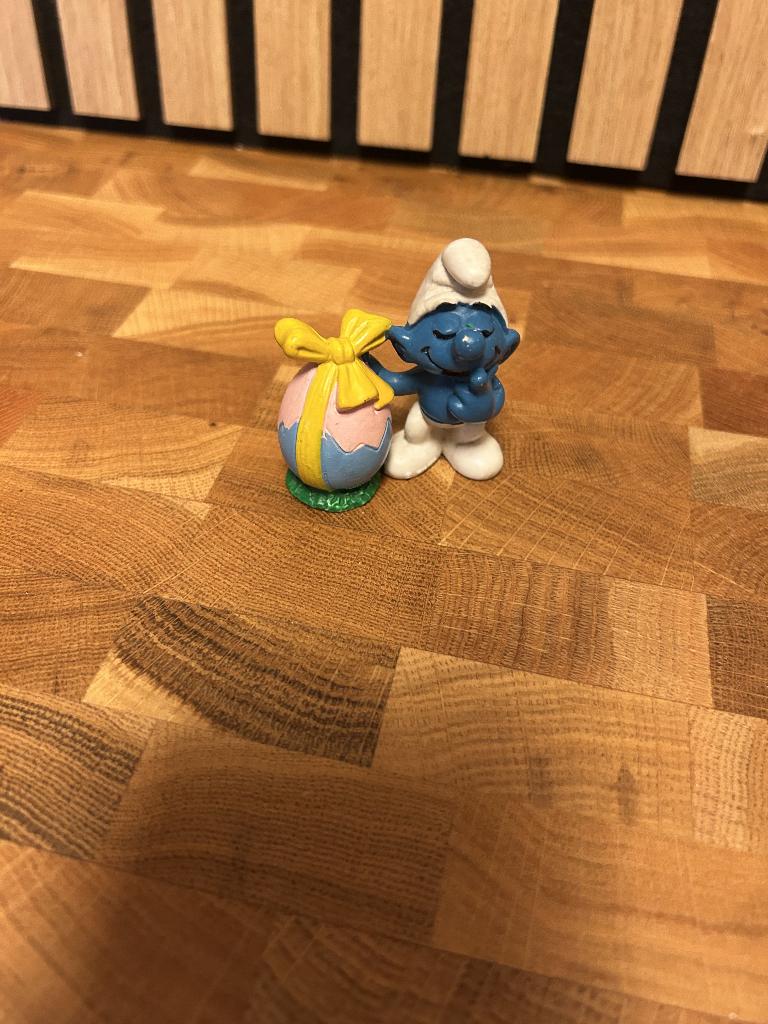 Smurf met paasei schleich 1984, Verzamelen, Smurfen, Ophalen of Verzenden, Gebruikt, Overige Smurfen