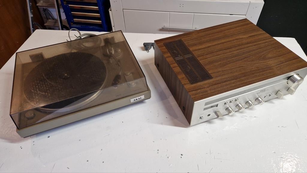 Vintage AKAI AA1020 receiver en AKAI AP-A101 platenspeler, Audio, Tv en Foto, Versterkers en Receivers, Ophalen of Verzenden, Minder dan 60 watt