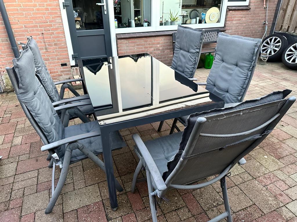 Tuintafel aluminium zwart glas met 5 stoelen en kussens, Ophalen of Verzenden, Gebruikt, Rechthoekig, Aluminium