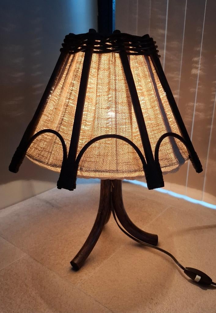 Vintage tafellamp van rotan, manou en een stoffen kap, Gebruikt, Ophalen of Verzenden, Vintage seventies, Minder dan 50 cm