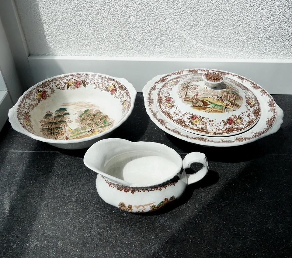 Royal Tudor Ware schaal dekschaal Old England Staffordshire, Gebruikt, Ophalen of Verzenden, Schaal of Schalen, Wedgwood