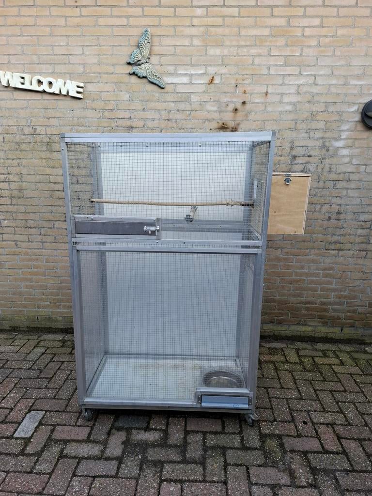 Aluminium voliere op wieltjes met voederplateau en lade, Dieren en Toebehoren, Vogels | Hokken en Kooien, Volière, Aluminium, Ophalen