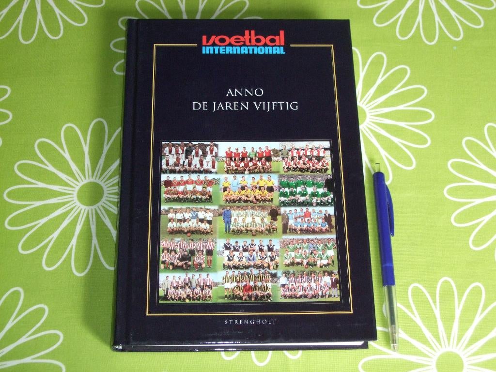 Anno de jaren vijftig - Voetbal International, Ophalen of Verzenden, Zo goed als nieuw, Balsport