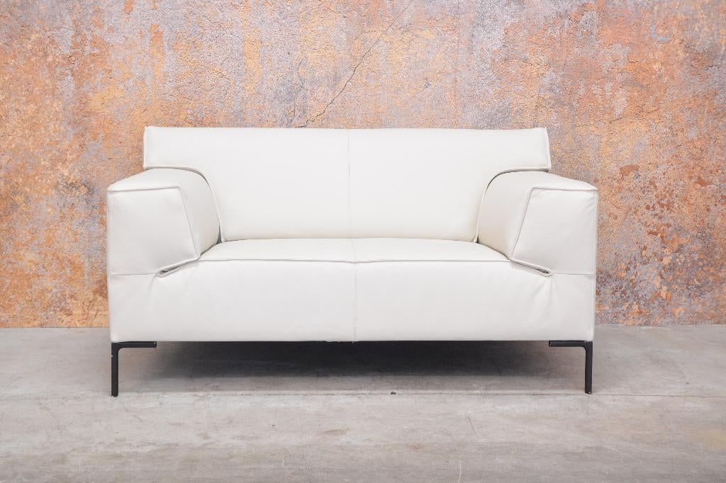 NIEUWbeklede witte leren Design on Stock Bloq loveseat