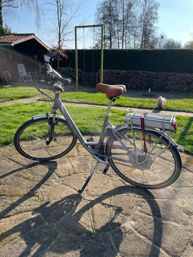 Elektrische damesfiets trek grijskleurig 28 inch, Fietsen en Brommers, Ophalen, Gebruikt, Overige merken