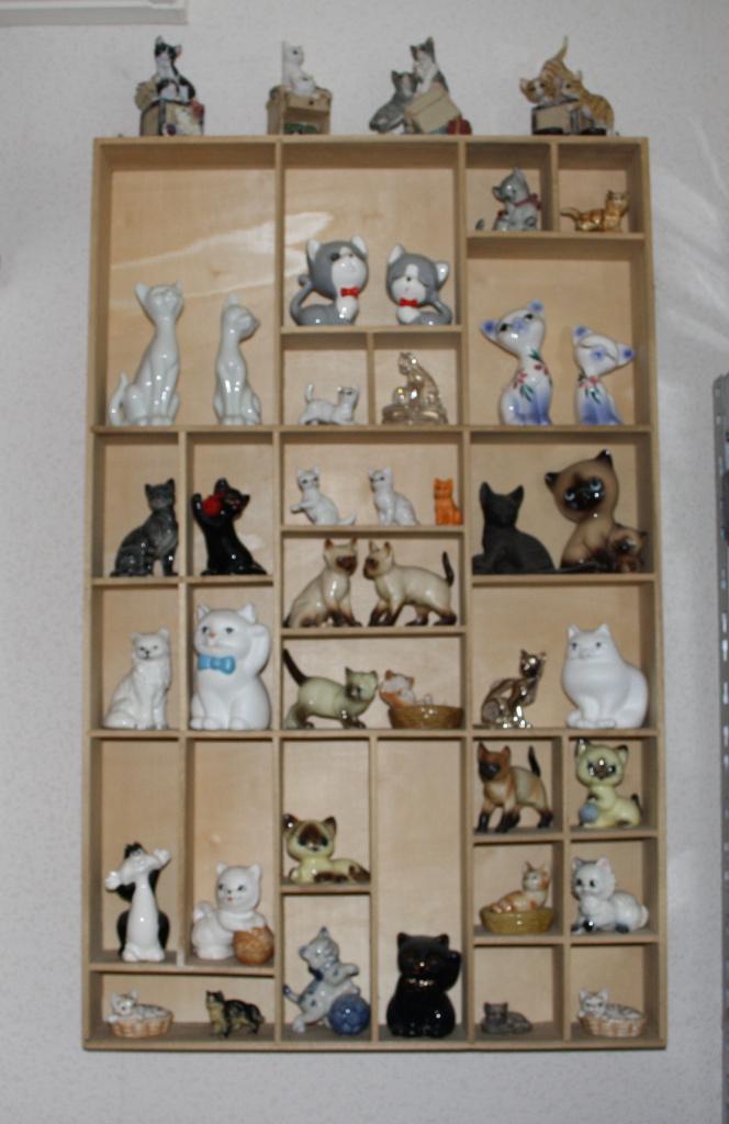 Letterbak met een verzameling poesen, Ophalen, Zo goed als nieuw, Hond of Kat, Beeldje of Figuurtje