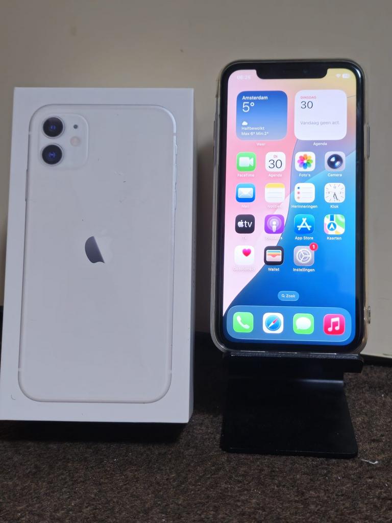iPhone 11 — 64GB batterij conditie 85% met gratis hoesje, 128 GB, Paars, Zo goed als nieuw, Zonder simlock
