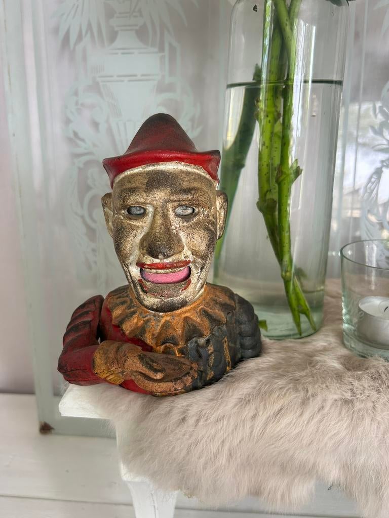 Antieke Gietijzeren spaarpot  uit Engeland izgst, Ophalen, Gebruikt, Metaal of Blik, Strip- of Tekenfilmfiguur