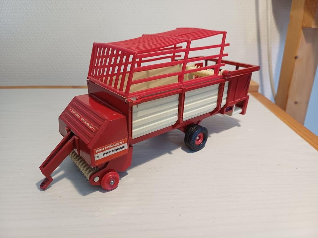 Britains Pottinger opraapwagen, Hobby en Vrije tijd, Modelauto's | 1:32, Ophalen of Verzenden, Zo goed als nieuw, Tractor of Landbouw