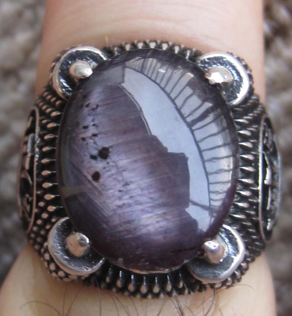 Robijn kattenoog 15 krt %100 natuurlijk zeldzaam design ring, Ophalen, 19 tot 20, Zo goed als nieuw, Dame of Heer