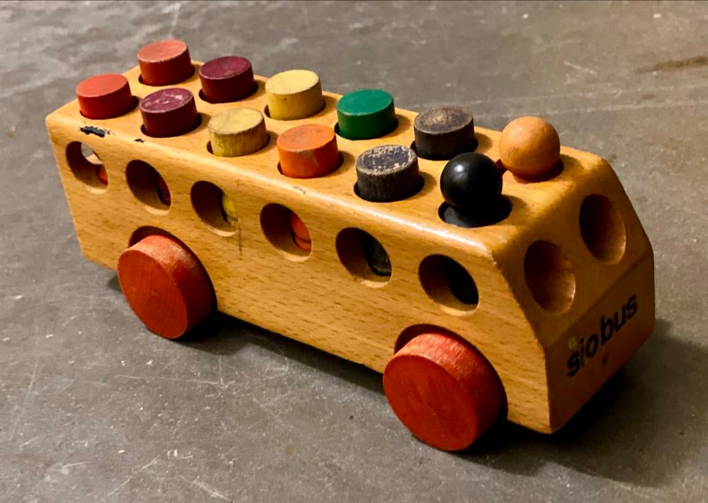 Sio jaren 60 Houten Speelgoed Bus met Pinnen, Kinderen en Baby's, Speelgoed | Houten speelgoed, Ophalen of Verzenden, Gebruikt