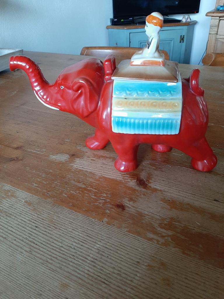 Vintage Rode Olifant Theepot met Oosterse Rijder, Antiek en Kunst, Ophalen of Verzenden