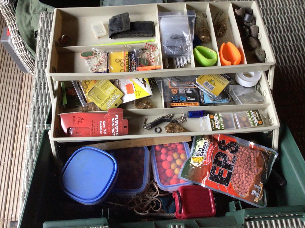 Goede gevulde viskoffer met karpermateriaal, Ophalen, Zo goed als nieuw, Overige typen