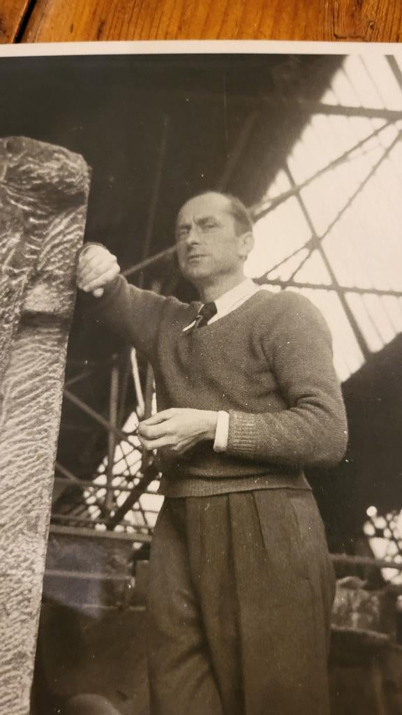 HELP: Wie herkent de beeldhouwer op deze foto's?, Antiek en Kunst, Ophalen