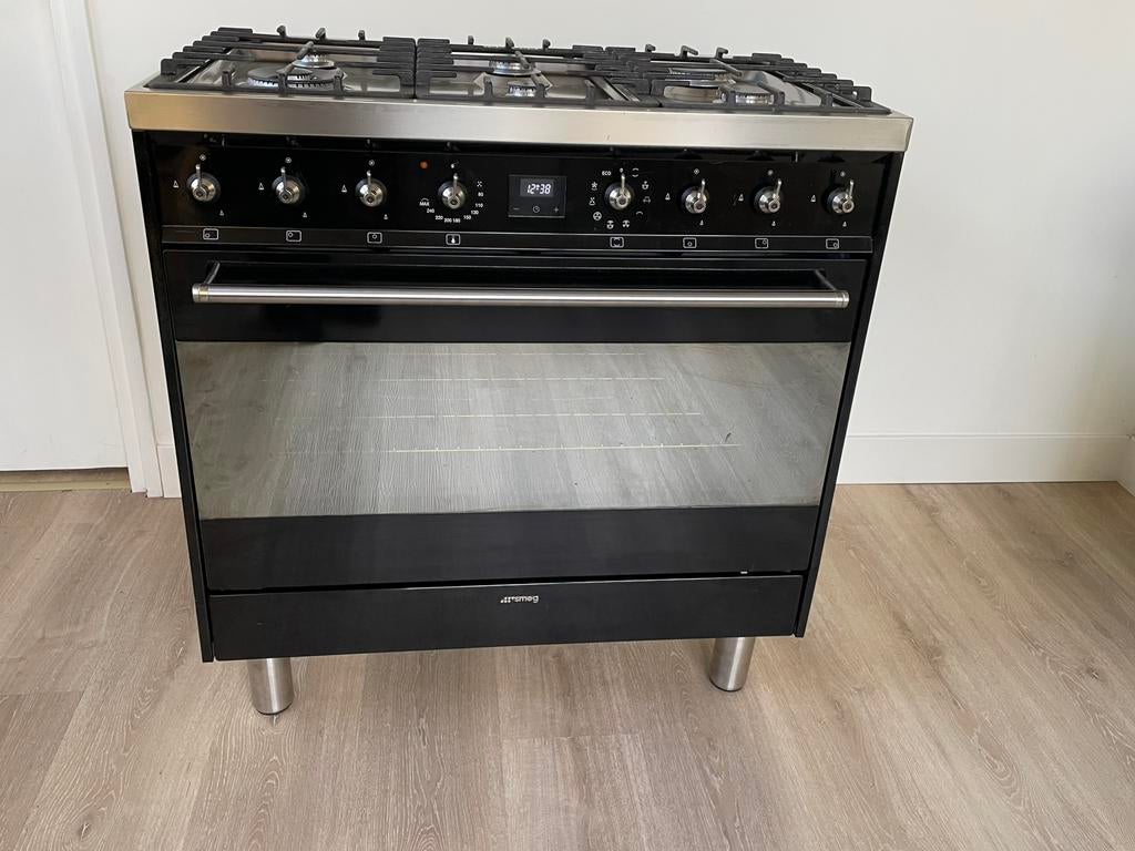 Smeg fornuis 6 pits wokbrander hetelucht oven 90 cm zwart, Ophalen, 60 cm of meer, Zo goed als nieuw, Gas
