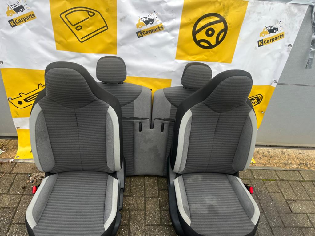 Interieur set Toyota Aygo Peugeot 108 C1 Hoogte Verstelbaar, Info@fabrikant.eu, Fabrikantstraat 1
1000 AA  Amsterdam, NL, Ophalen of Verzenden