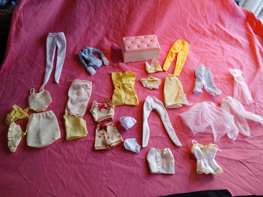 Barbie kleding vintage 3, Ophalen of Verzenden, Zo goed als nieuw, Kleertjes