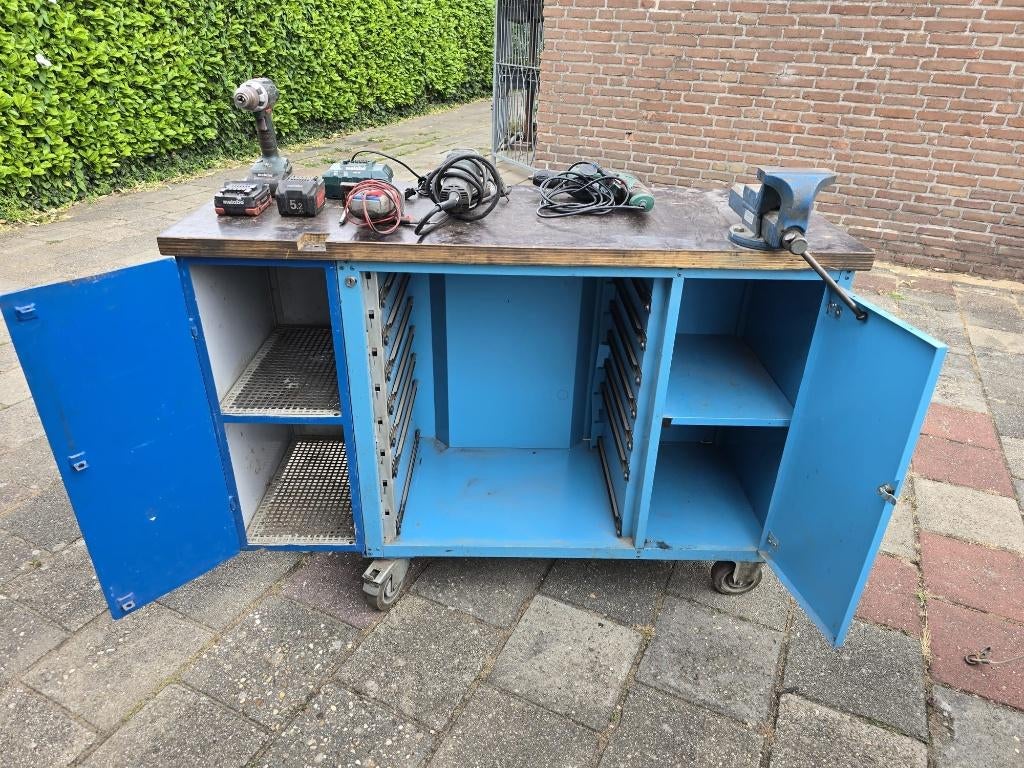 Gevulde gereedschapwagen, Ophalen, Gevuld, Gebruikt