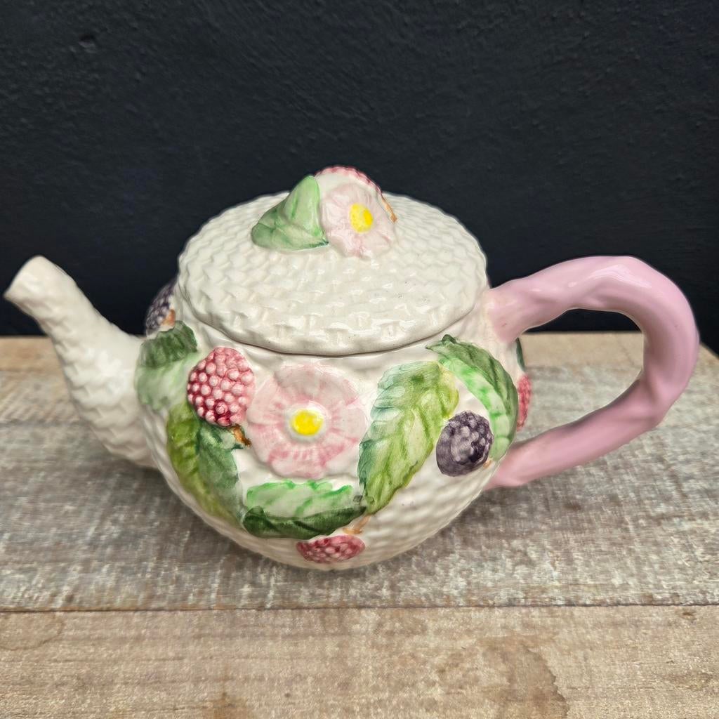 FG Brocante Aardewerk Theepot met Bloemen en Bessen, Ophalen of Verzenden