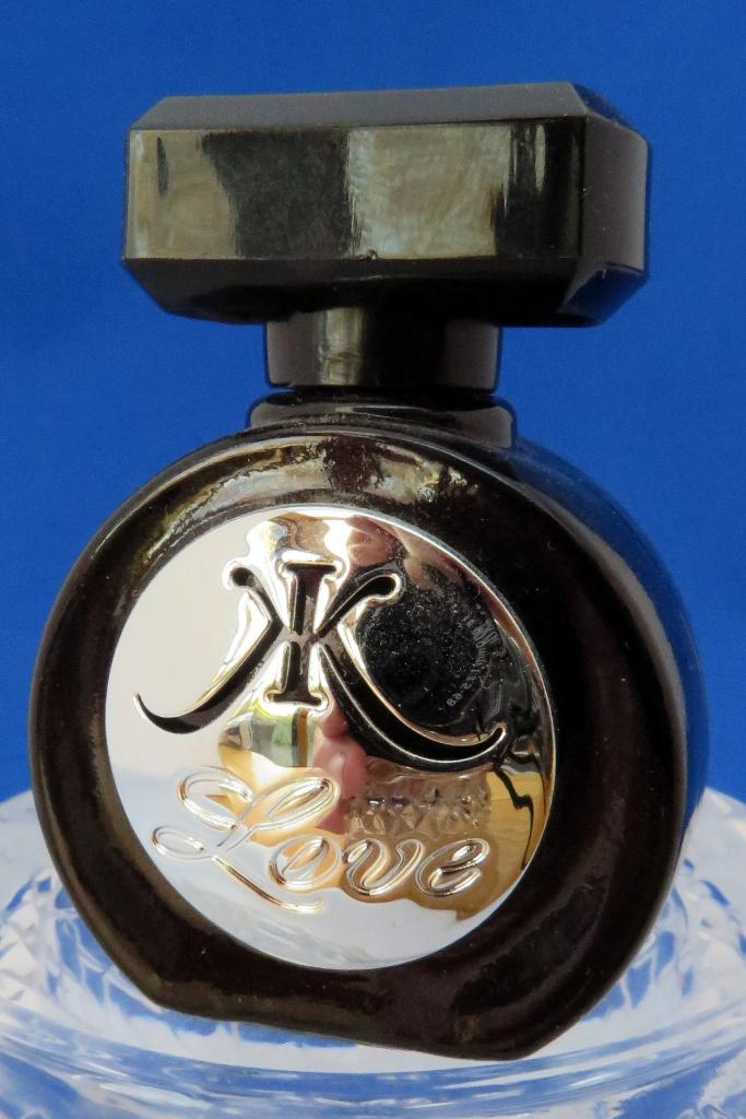 Mini - KIM KARDASHIAN - Love - 7,5ml - edp - 5,2cm, Ophalen of Verzenden, Zo goed als nieuw, Miniatuur, Gevuld